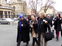 Participants Özlem Zengin, Esra Elmas and Melda Onur walking up to the Leinster House.