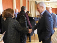 Ms Sevtap Yokuş shakes hands with Sinn Fein MLA.
