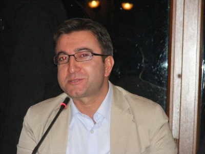 Deputy Governor Mehmet Yüzer giving a speech during dinner hosted by Van governor Aydın Nezih Doğan